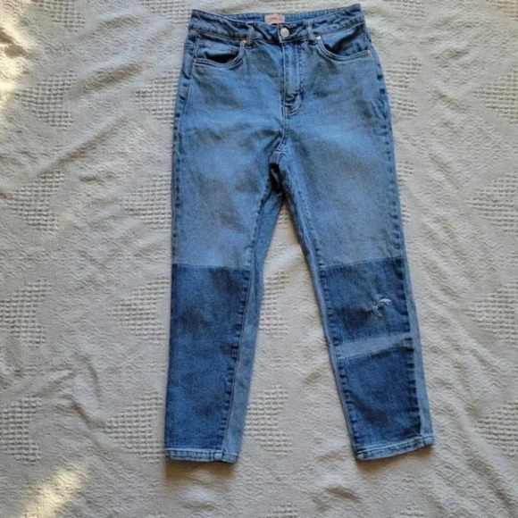 Only Straight Legged Patched Jeans - Picture 2 of 9